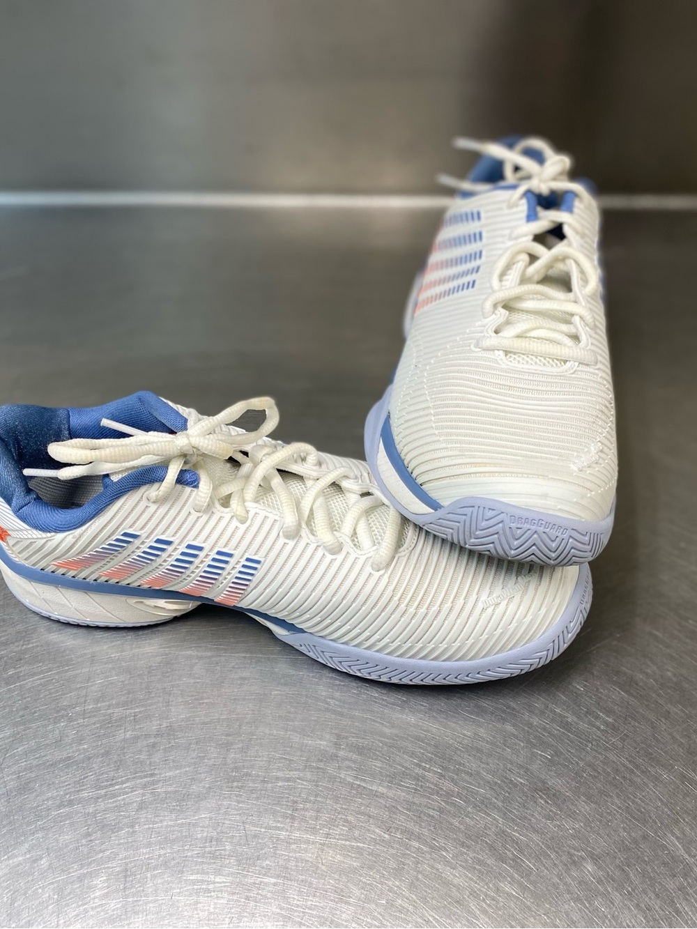 K-Swiss Men’s Low Top Lace-Up Athletic Sneakers White/Blue/Orange